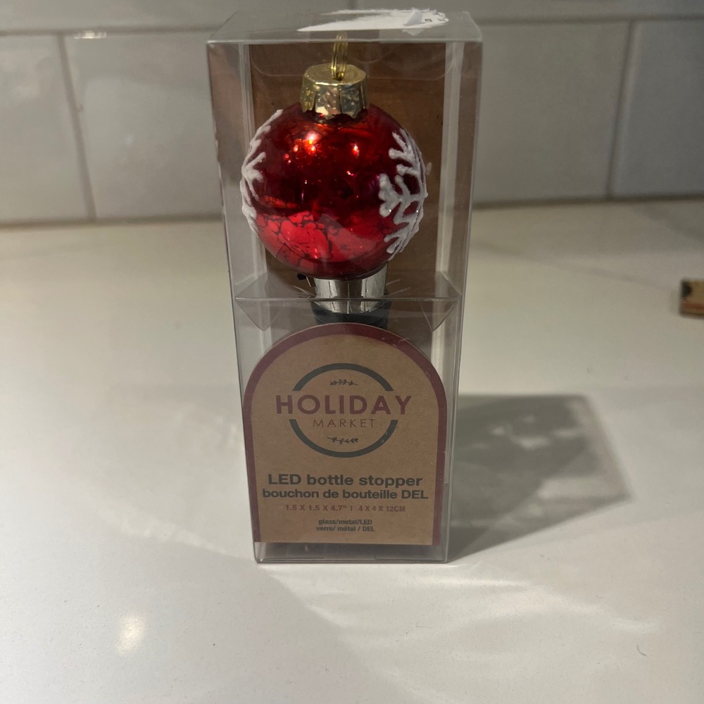 Holiday Market Red Snowflake Christmas Ornament LED Wine Bottle Stopper New